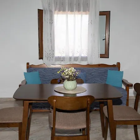 Debbie's With Sunset * Lakkíon