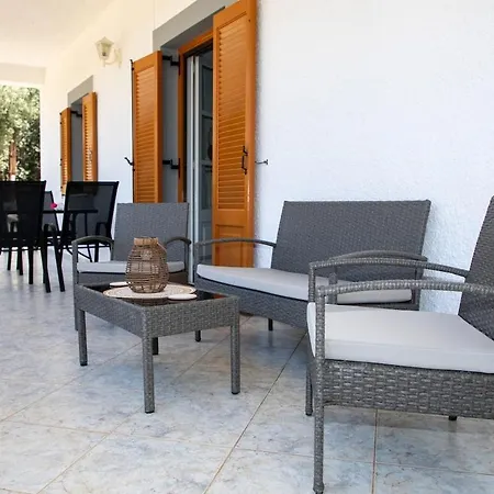 Feriehus Debbie's With Sunset Lakkíon