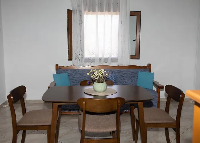 Debbie's With Sunset * Lakkíon