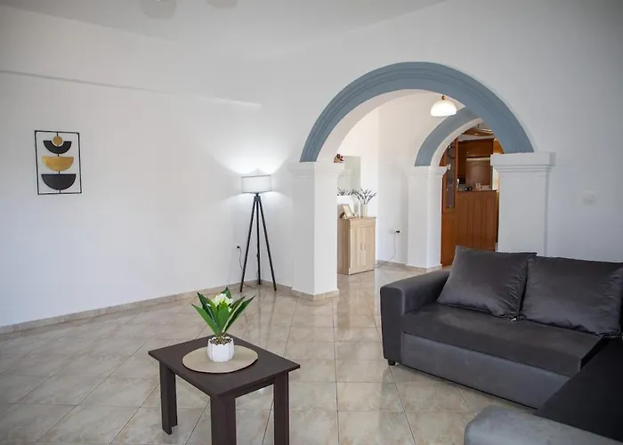 Debbie's With Sunset Lakkíon